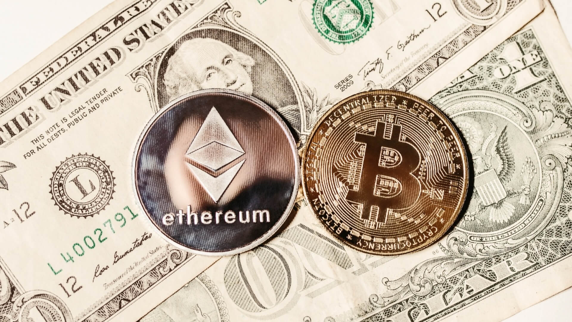 Breaking Chains: On De-Dollarization and Decentralization