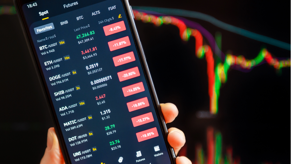 Liquidations force Bitcoin lower